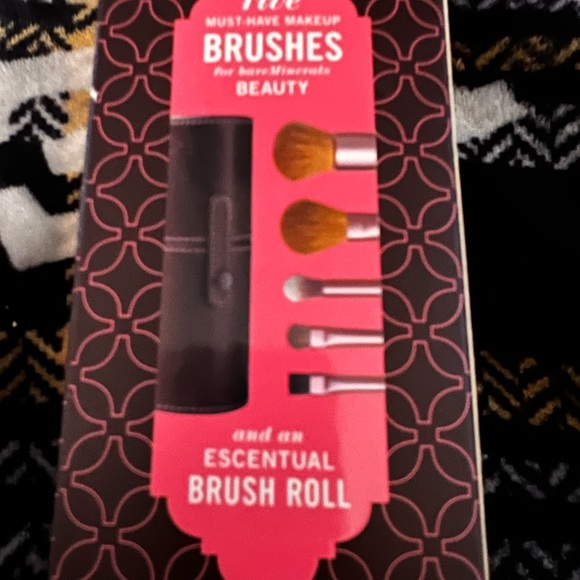 Brand new- Bare Escentual brushes in a case. - Picture 3 of 8